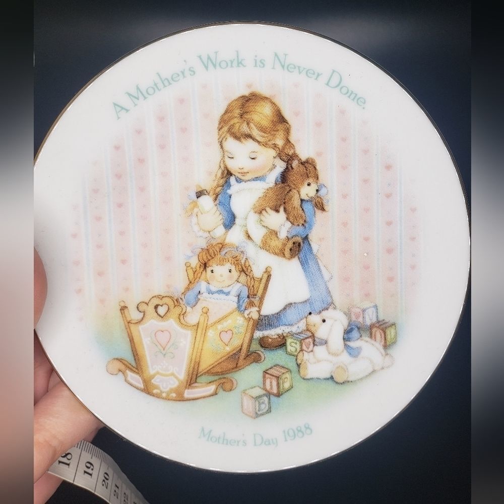 VINTAGE Avon plate A mother's job is never done